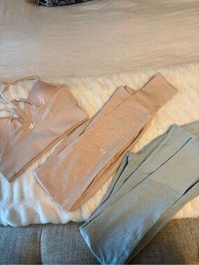 ALO Yoga Ribbed High-Rise Leggings in Nude and Light Blue